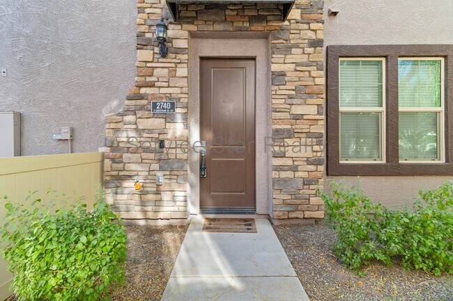 2740 S Equestrian Dr photo 2