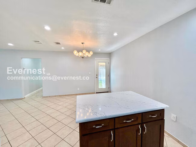 3030 Anzio Dr Dallas, TX 75224 photo 3