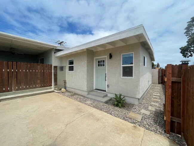 1077 Connecticut St Imperial Beach, CA 91932 photo 2