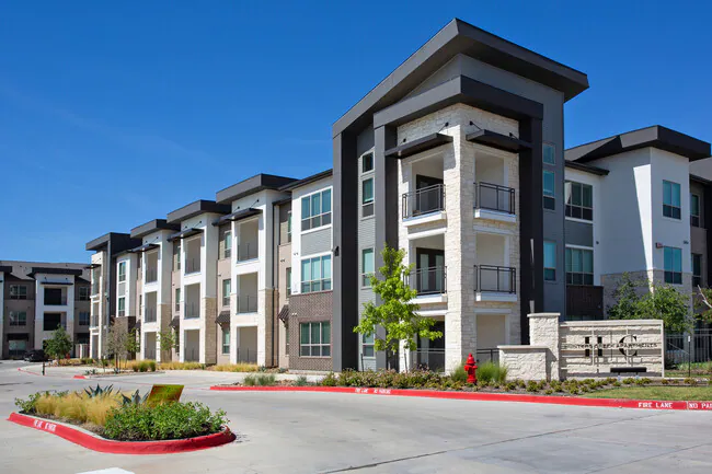 Hunters Creek Apartments photo 4