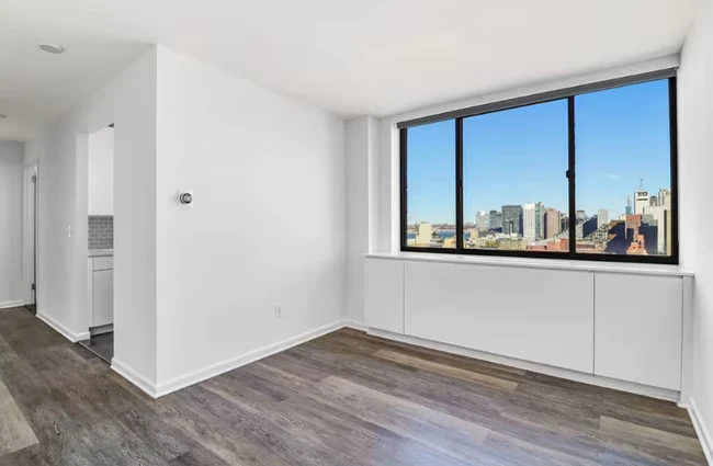 520 W 43rd St New York, NY 10036 photo 4