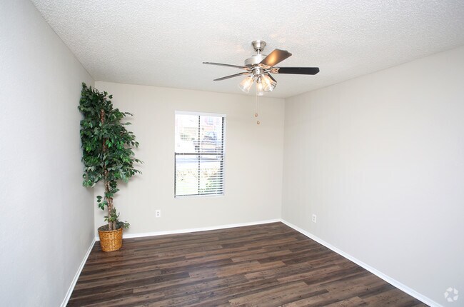 Marine Creek Apartments photo 3