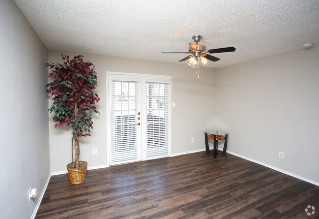Marine Creek Apartments photo 4