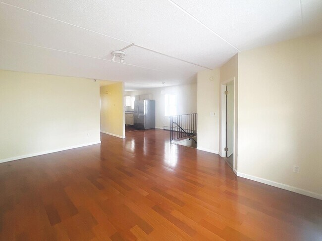 57 Menahan St Brooklyn, NY 11221 photo 4