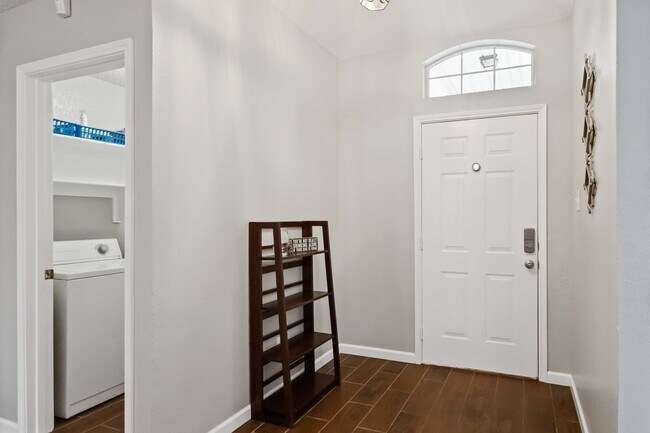 425 Kelley Ct Fort Worth, TX 76120 photo 4