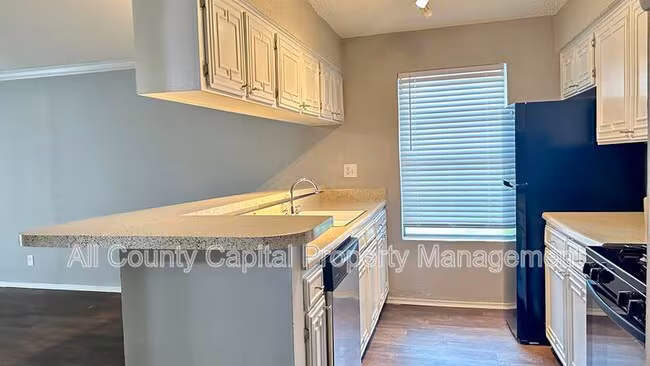 5426 Menchaca Rd Austin, TX 78745 photo 5