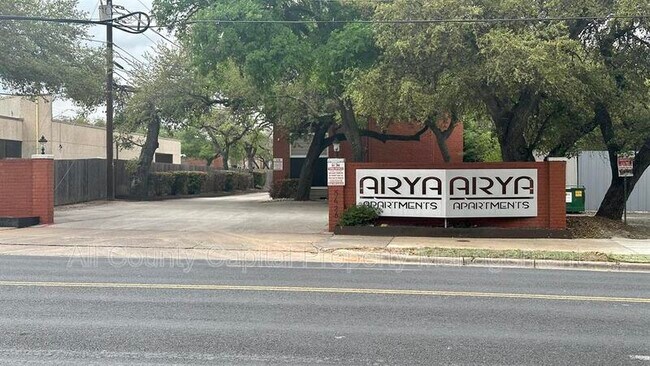5426 Menchaca Rd Austin, TX 78745 photo 2