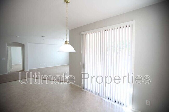 14101 W Windrose Dr Surprise, AZ 85379 photo 4