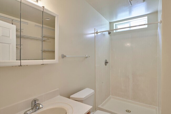960 61st St Oakland, CA 94608 photo 4