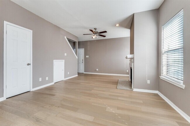 8750 Park Ln Dallas, TX 75231 photo 4