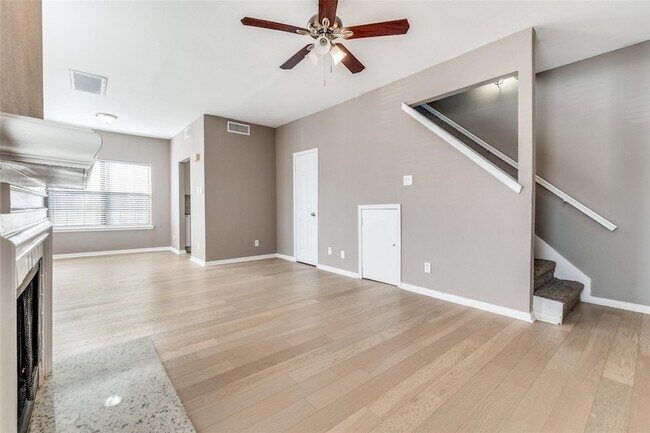 8750 Park Ln Dallas, TX 75231 photo 2