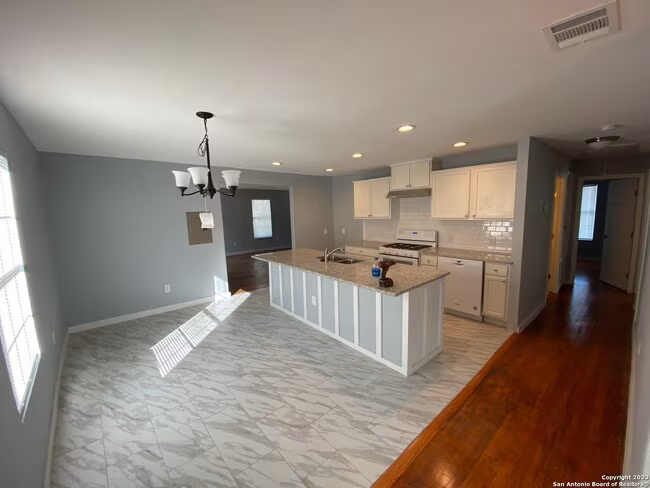 243 Octavia Pl San Antonio, TX 78214 photo 4