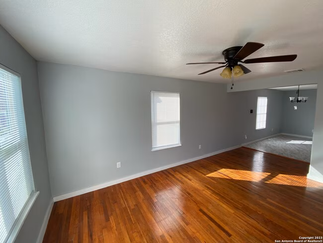 243 Octavia Pl San Antonio, TX 78214 photo 2