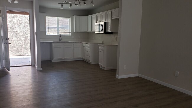 3050 North 24th Drive, Phoenix, AZ 85015 photo 2