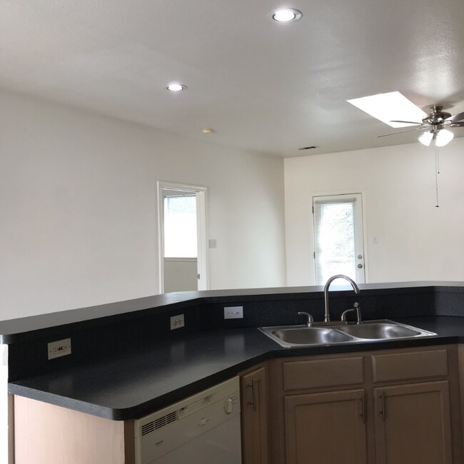 3104 Northwest Boulevard, Georgetown, TX 78628 photo 3
