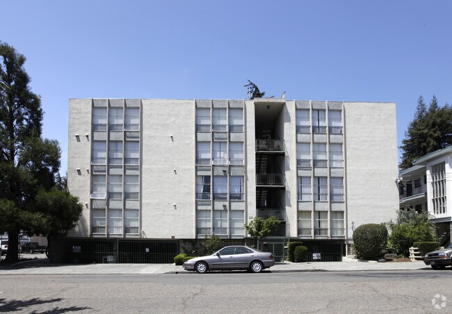 Dimond Apartments photo 2
