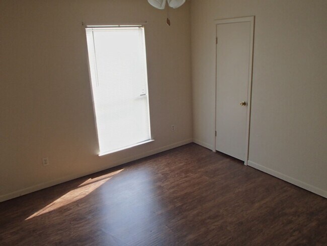 312 Tamara Dr Georgetown, TX 78628 photo 4