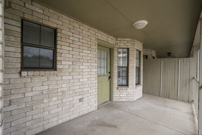 8415 Fredericksburg Rd San Antonio, TX 78229 photo 5