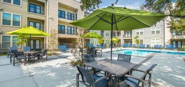 13301 Galleria Pl Farmers Branch, TX 75244 photo 2