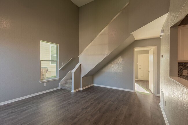 317-319 Rawhide Loop Round Rock, TX 78681 photo 2