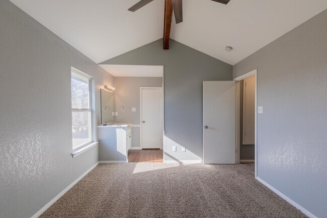 317-319 Rawhide Loop Round Rock, TX 78681 photo 5