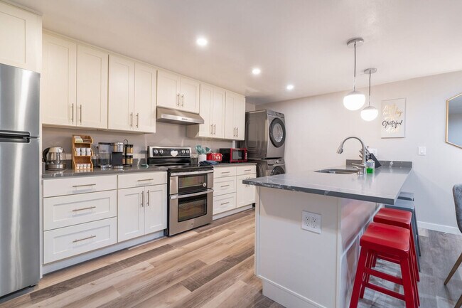 3202 15th Ave W Seattle, WA 98119 photo 2