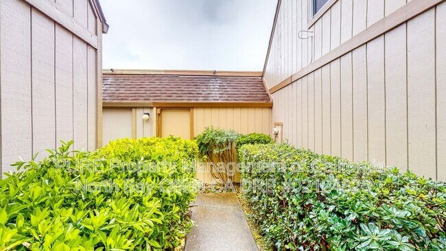 1970 Knolls Dr Santa Rosa, CA 95405 photo 2