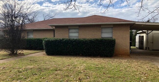 112 Forestwood Drive, Corinth, TX 76210 photo 2