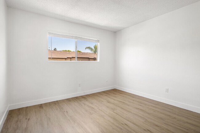 Valle at 9061 Kenwood photo 3
