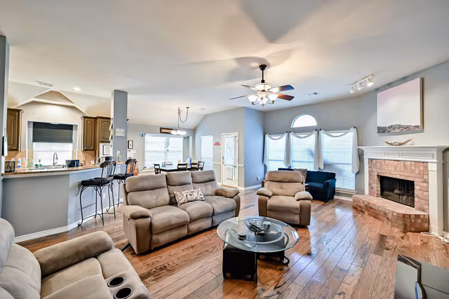 1705 Fairfax Dr Mansfield, TX 76063 photo 4