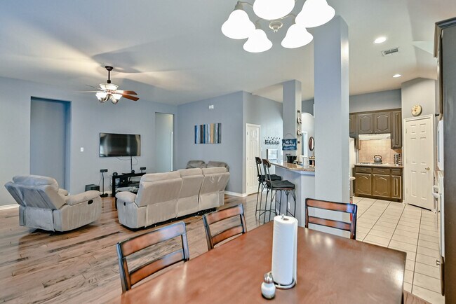 1705 Fairfax Dr Mansfield, TX 76063 photo 2