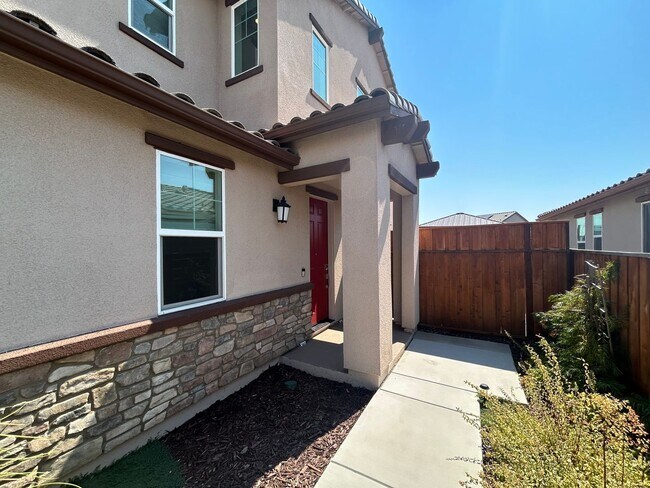 Beautiful Modern 5-Bedroom Home in Antioch photo 3