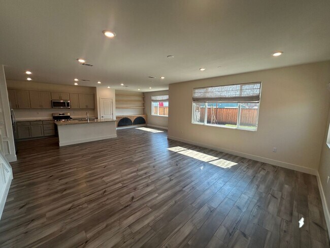 Beautiful Modern 5-Bedroom Home in Antioch photo 5