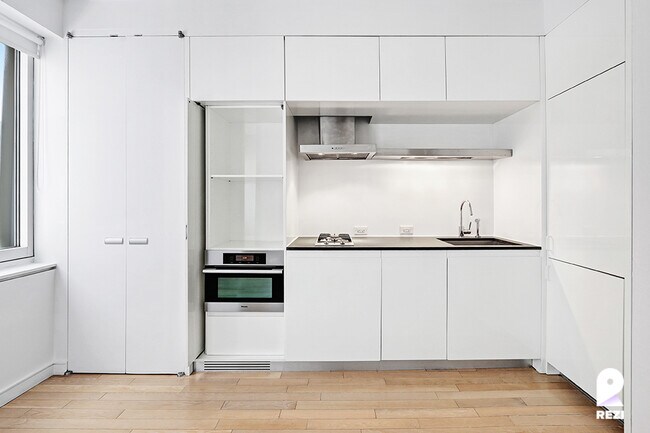 70 West 45th Street photo 5