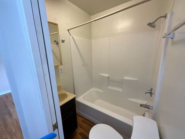 4739 19th Ave NE Seattle, WA 98105 photo 3