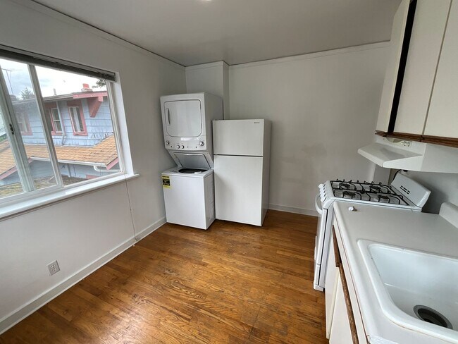 4739 19th Ave NE Seattle, WA 98105 photo 4