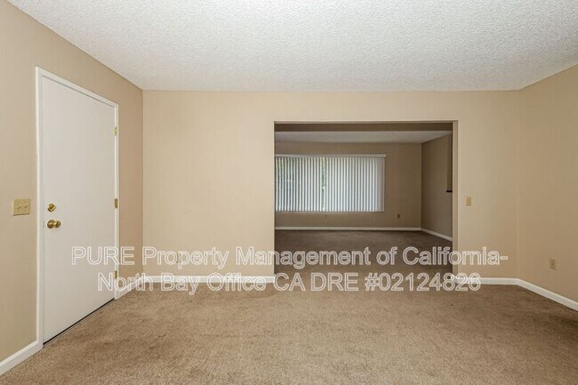 517 Debbie Dr Santa Rosa, CA 95407 photo 3