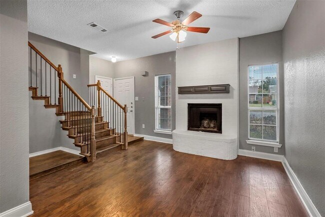 808 Custer Street, Arlington, TX 76014 photo 3
