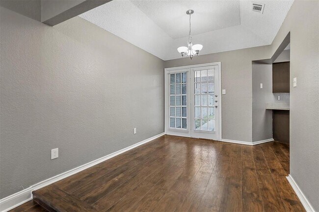 808 Custer Street, Arlington, TX 76014 photo 4