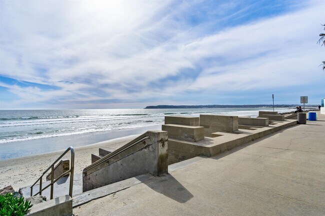 1720 Avenida Del Mundo Coronado, CA 92118 photo 3