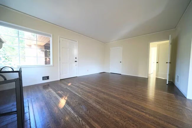 11-11 Seville Way San Mateo, CA 94402 photo 3