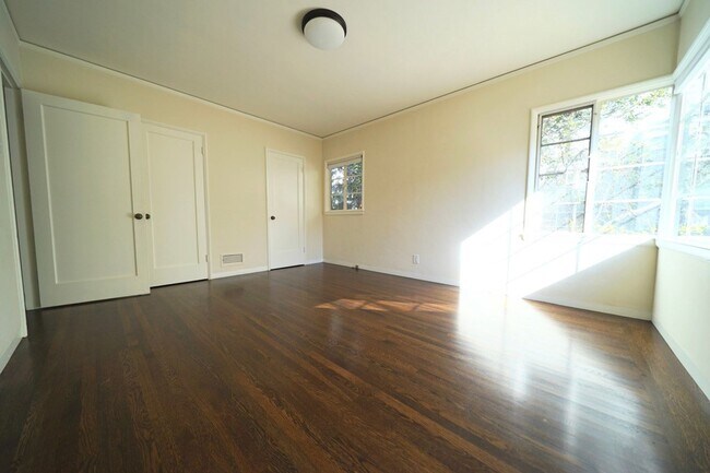 11-11 Seville Way San Mateo, CA 94402 photo 5
