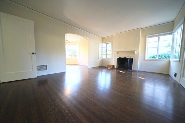 11-11 Seville Way San Mateo, CA 94402 photo 2