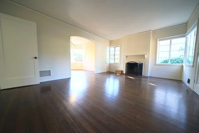 11-11 Seville Way San Mateo, CA 94402 photo 2