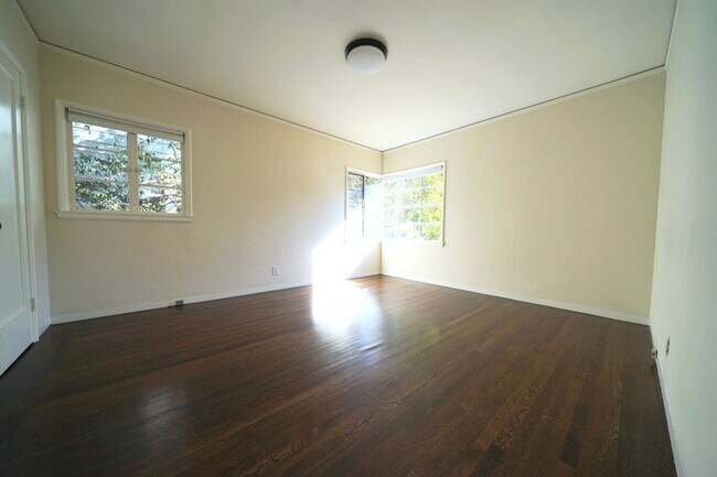 11-11 Seville Way San Mateo, CA 94402 photo 4