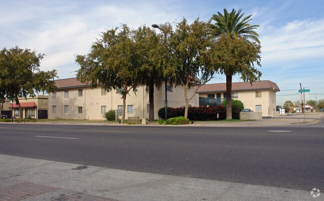 Glen Court Apartments photo 4