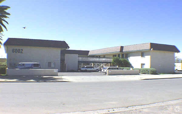 Glen Court Apartments photo 3