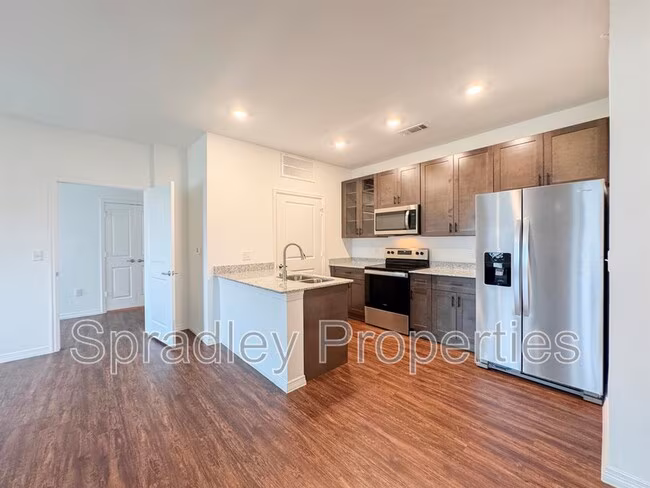 1124 W Ave O Belton, TX 76513 photo 3
