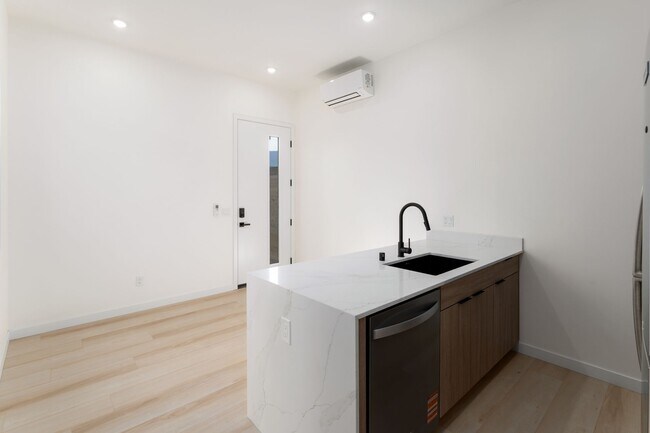 4605 Almayo Ave San Diego, CA 92117 photo 5