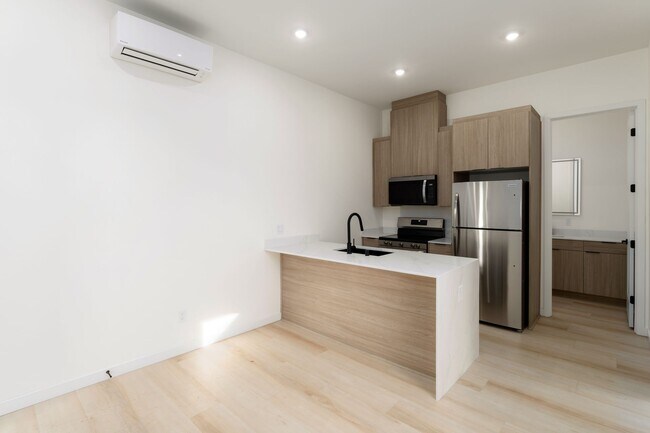 4605 Almayo Ave San Diego, CA 92117 photo 4